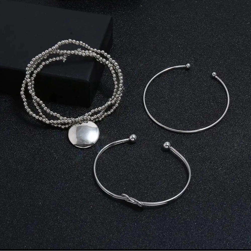 Chic Fashion Alloy Set of Three Bracelets - Picture 5 of 6